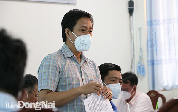 Phó chủ tịch UBND H.Nhơn Trạch Nguyễn Hữu Thành báo cáo về tiến độ thực hiện công tác giải phóng mặt bằng